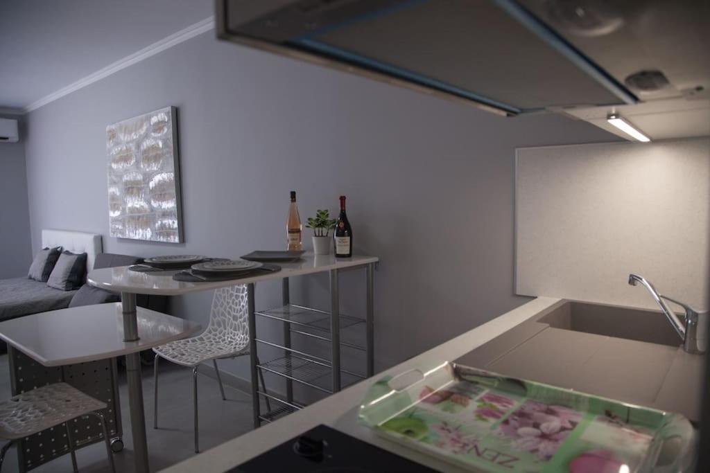 Stylish Studio In Only 50 Meters From Beach ! Nice Exterior photo